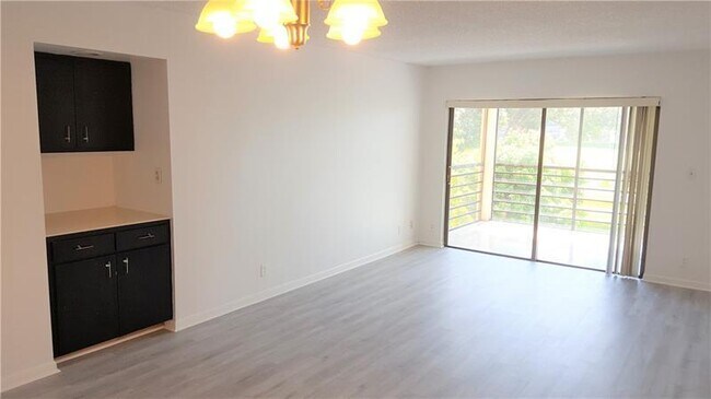 Foto del edificio - 9370 SW 8th St