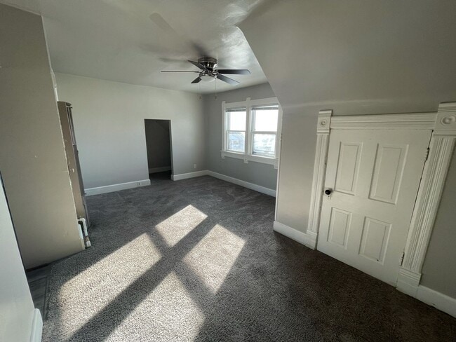 Foto del edificio - ELECTRIC & GAS INCLUDED!! Studio Upper Apartment