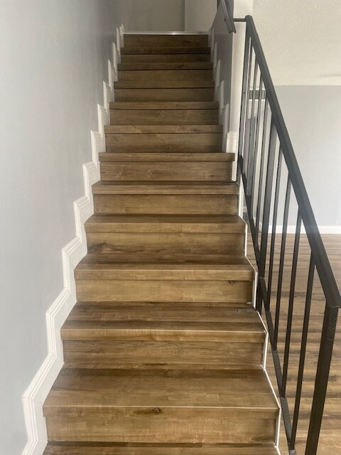 Building Photo - Spacious 3 bedroom 2 1/2 Condo