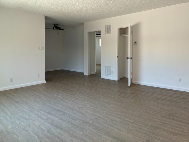 Building Photo - 14315 Chandler Blvd