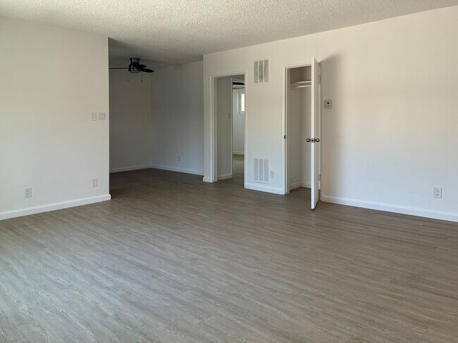 Foto del edificio - 14315 Chandler Blvd