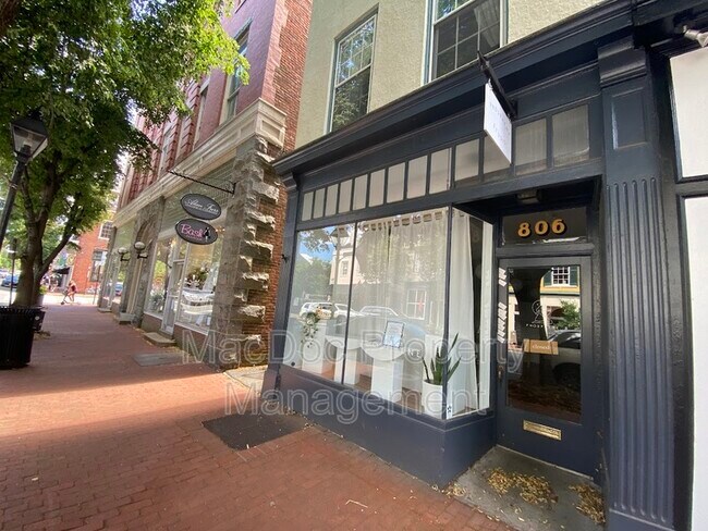 Foto del edificio - 806 Caroline St