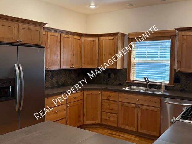 Building Photo - 2479 NW Shields Dr