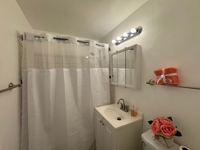 Building Photo - 7337 S South Shore Dr