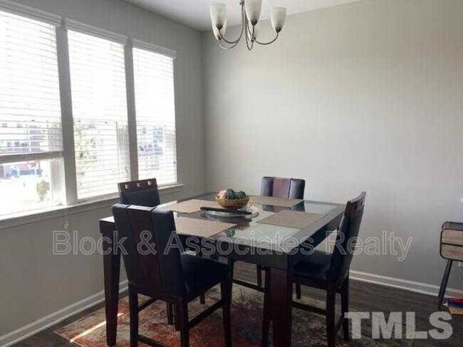 Foto del edificio - 6631 Perry Creek Rd