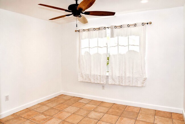 Foto del edificio - 2744 Briarhurst Dr