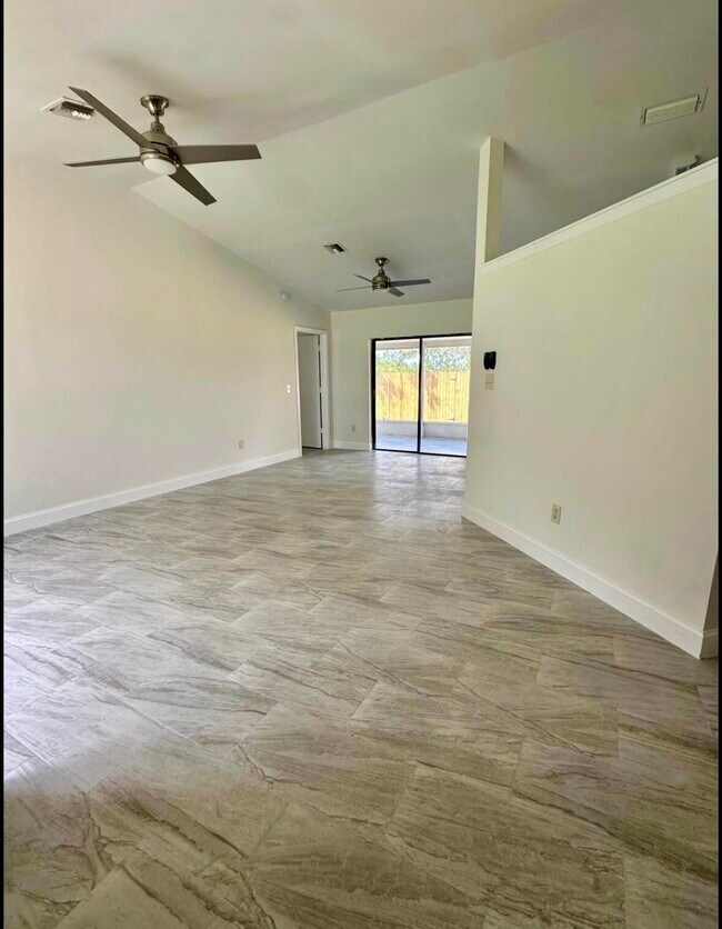 Foto del edificio - 1275 McDermott Ln