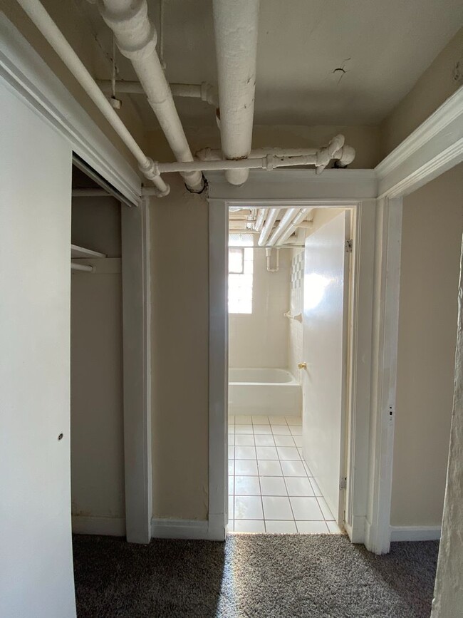 Interior Photo - 1318-20 Van Buren