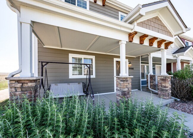 Building Photo - Cute End Unit 3 Bedroom Townhome in Lorson...