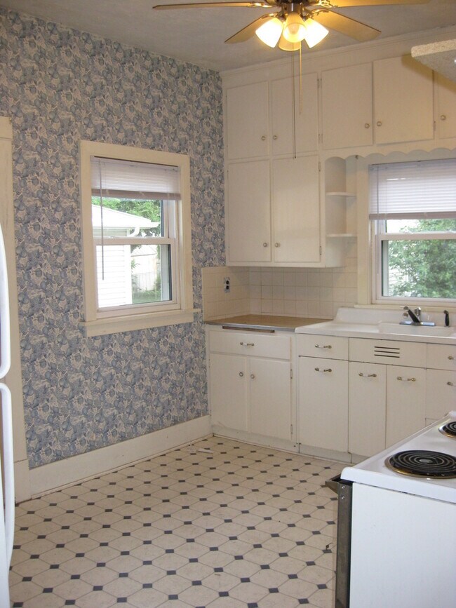 Foto del edificio - Charming Older Home with Tons of Character