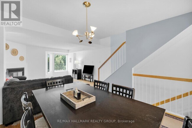 Building Photo - 250 Cresthaven Dr