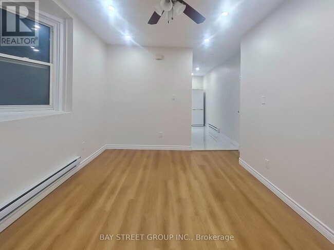 Photo du bâtiment - MAIN FL - 859 1/2 BATHURST STREET