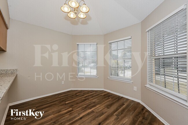 Foto del edificio - 609 Hollyberry Dr