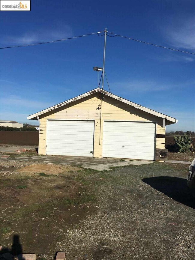 Building Photo - 3291 Byer Rd