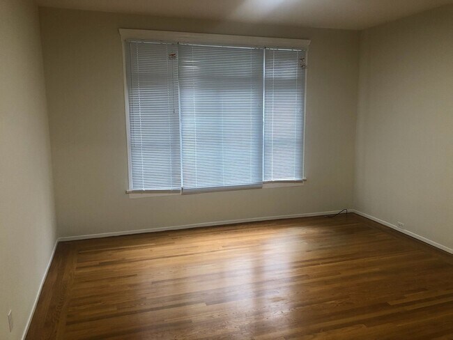 Building Photo - Remodeled Studio in Alamo Square**Dishwash...