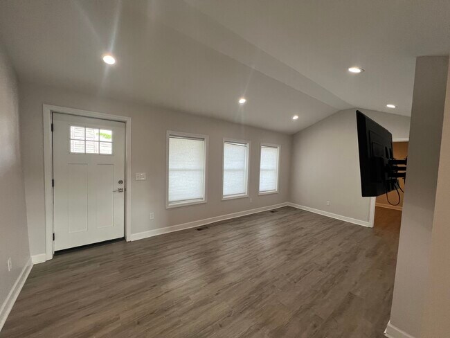 Foto del edificio - 2117 Gladstone Ave