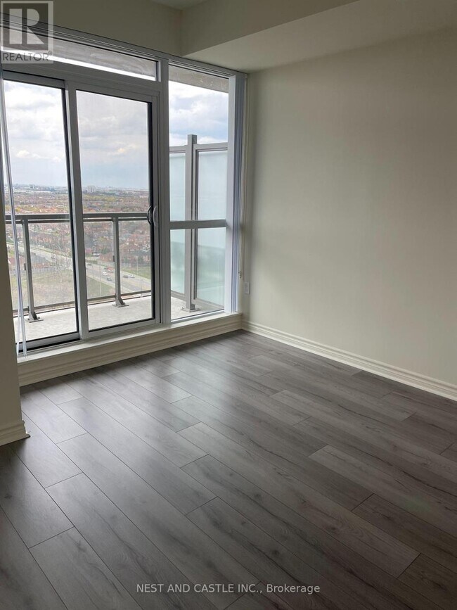 Photo du bâtiment - 349-349 Rathburn Rd W