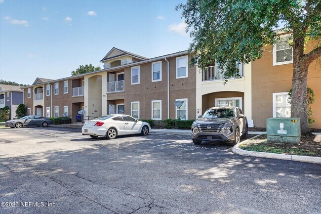 Foto del edificio - 7920 Merrill Rd