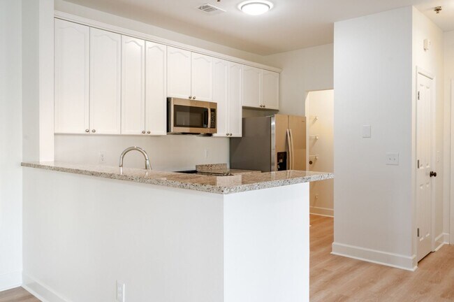 Building Photo - 7003 Lenox Village Dr