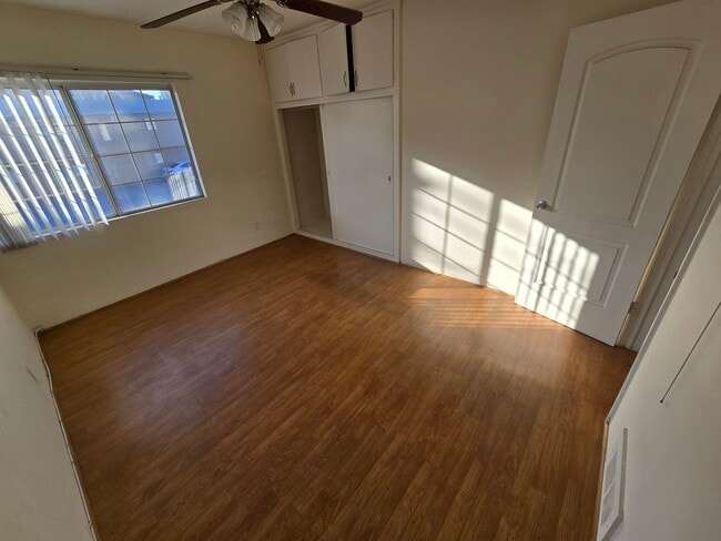 Building Photo - 335 E Providencia Ave