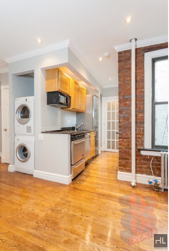 Foto principal - E 13TH ST.