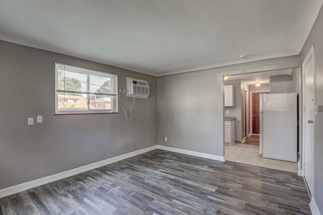 Building Photo - 7598 Boleyn Dr
