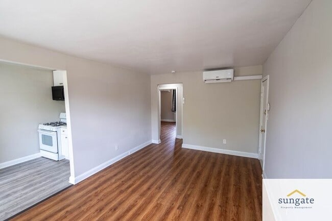 Building Photo - 1410 Dartmouth Ave