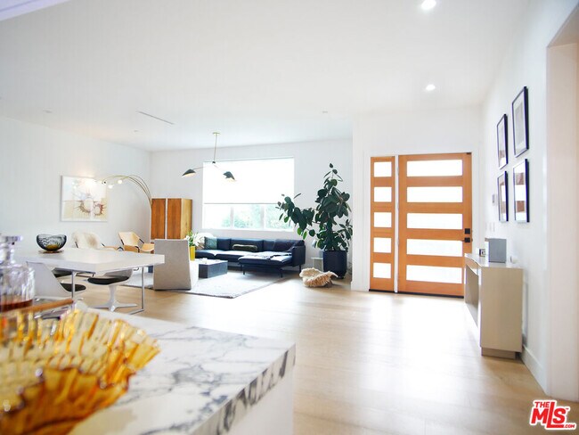 Foto del edificio - 3744 Somerset Dr