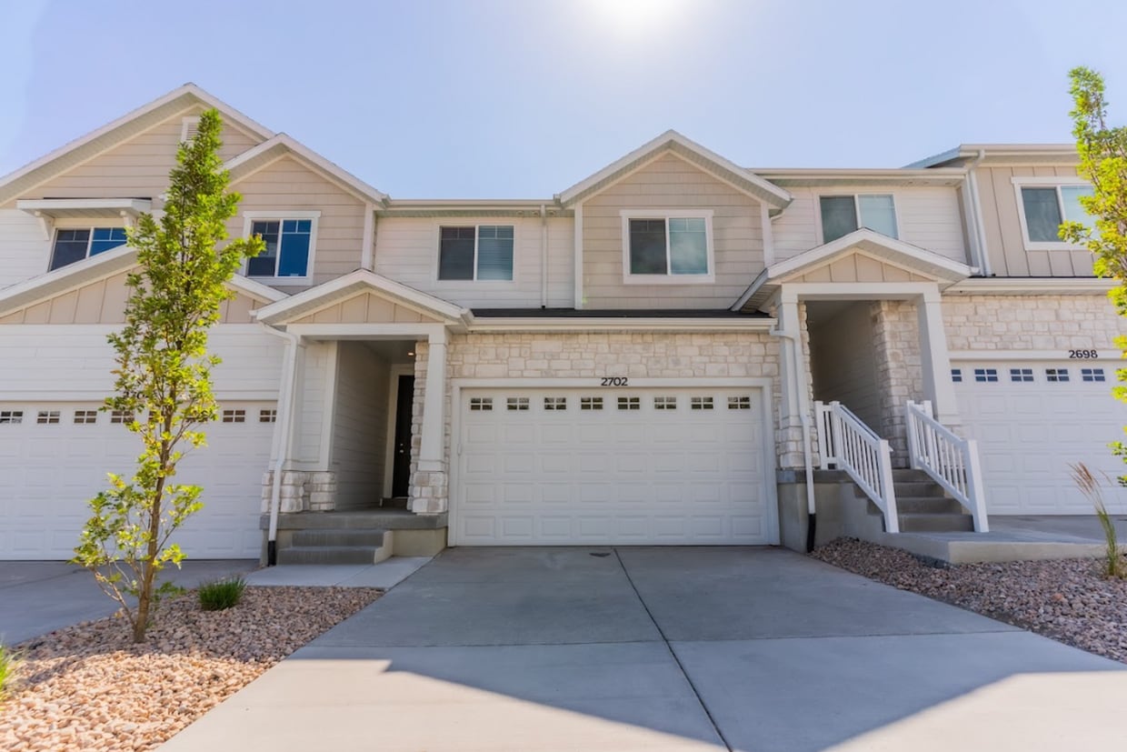 Primary Photo - 2722 Blue Dawn Ln