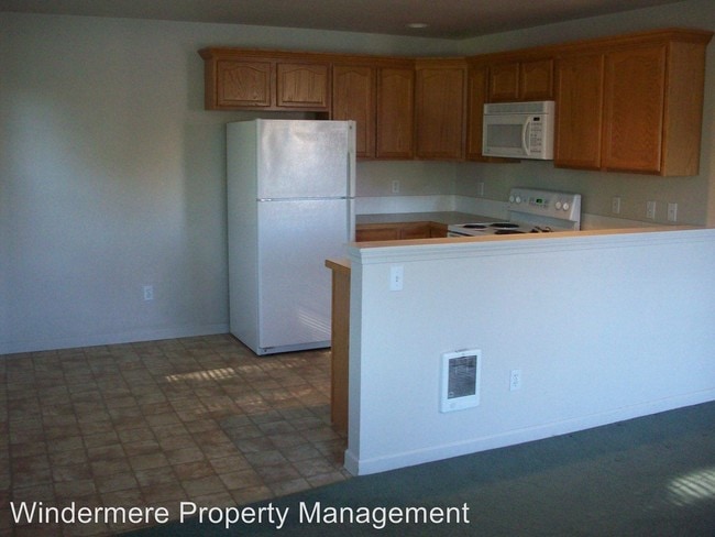 Building Photo - 2 br, 1 bath Apartment - 406 SE Birch #201