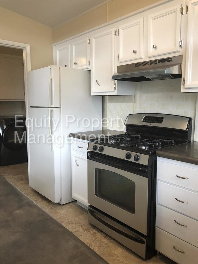 Foto del edificio - Newly Refinished Home!