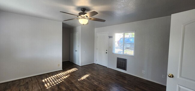 Building Photo - Updated Home with lots of Extras!