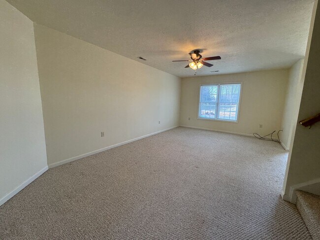 Foto del edificio - Well maintained 2 bedroom townhome in the Taylor Springs Subdivision