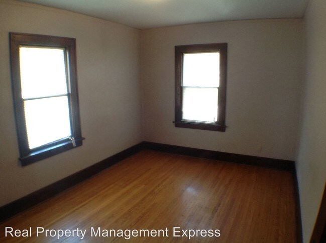 Building Photo - 415 E 13th St