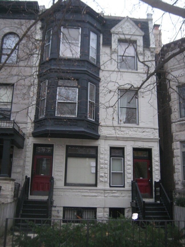 Building Photo - 2522 N Burling St