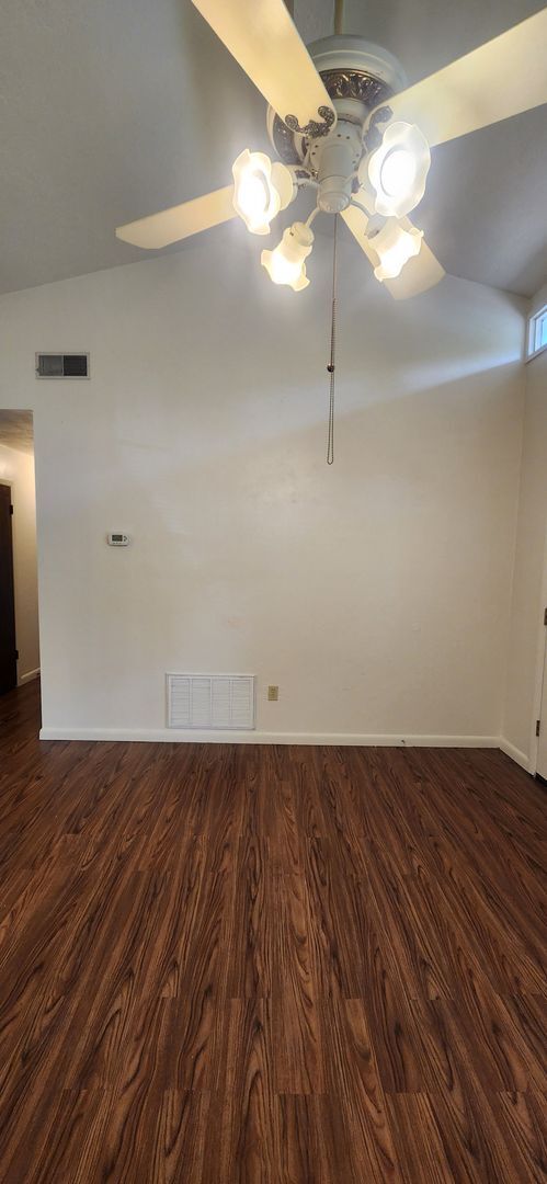 Building Photo - 2/2 Home in SpringTree