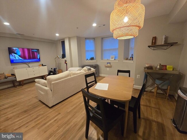 Foto del edificio - 1417 Chapin St NW