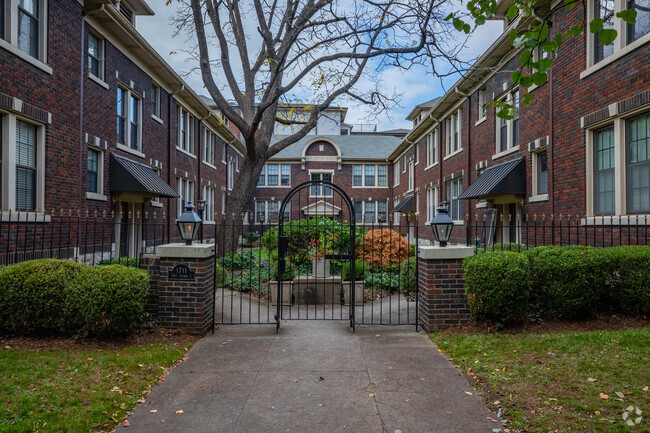 Building Photo - Arlington Court Condominiums