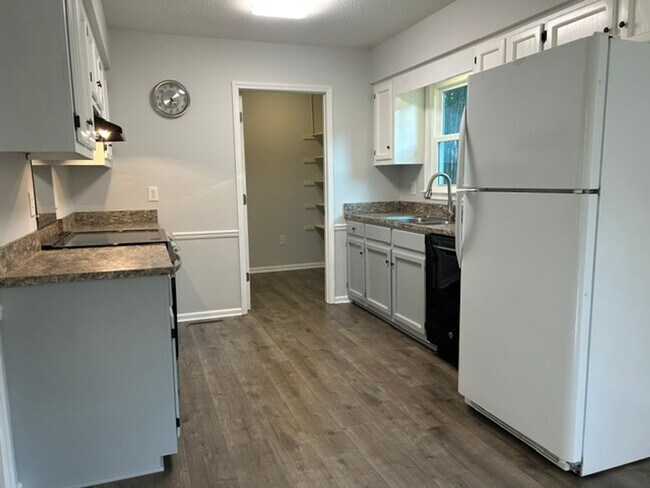 Foto del edificio - 2723 Meadow Oak Dr
