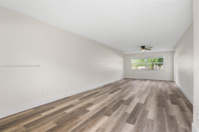 Foto del edificio - 2820 NE 201st Terrace