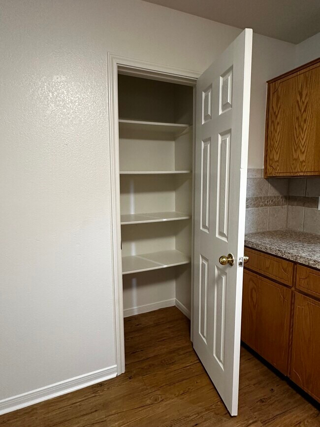 Foto del edificio - 409 Topeka Ct