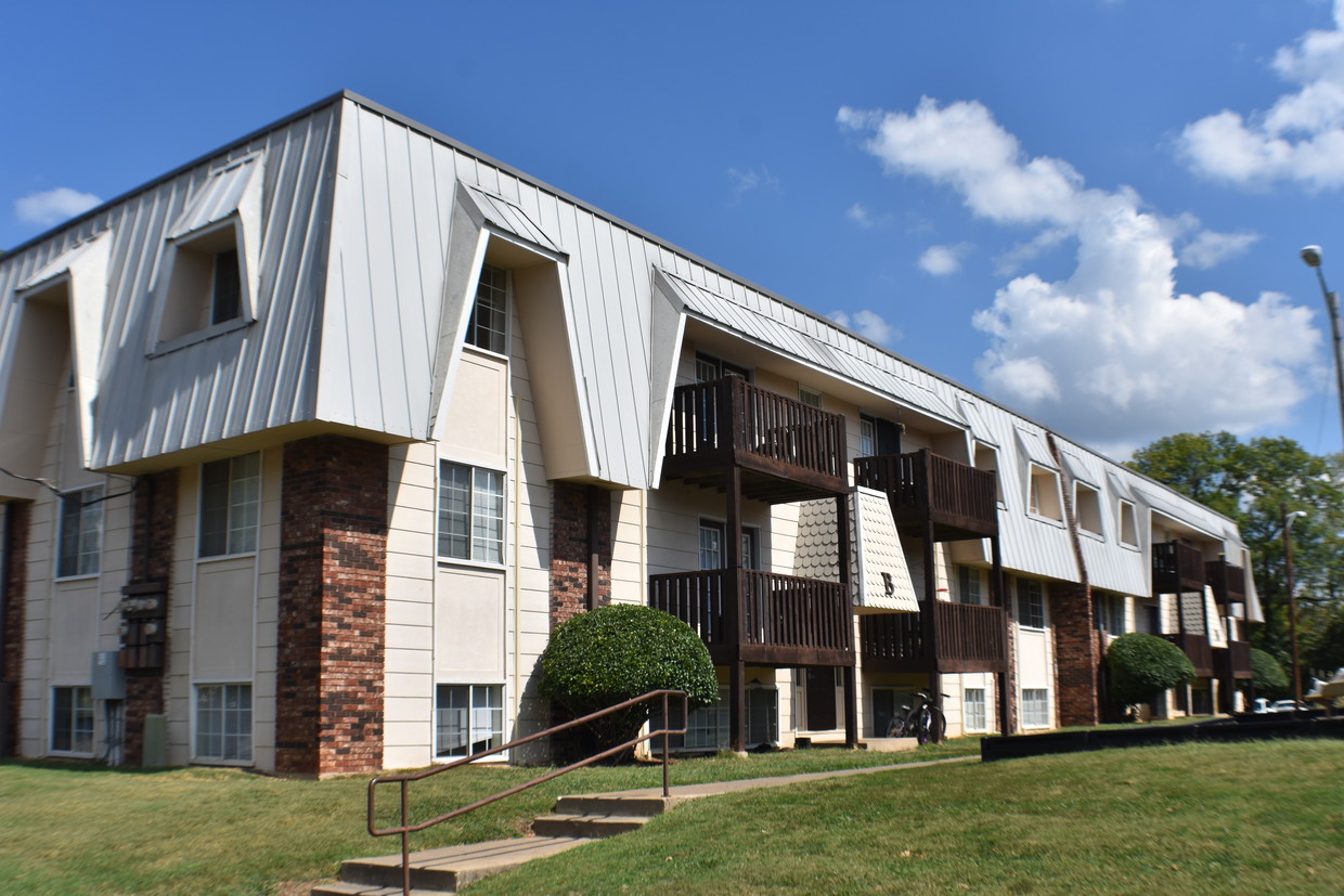 Edificio - Ruby on the Creek Apartments