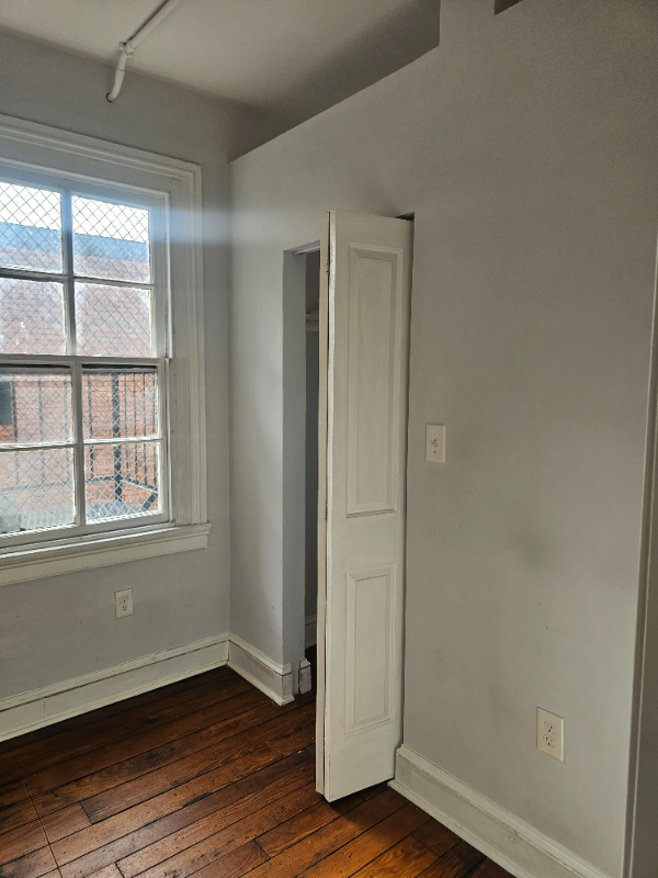 Building Photo - 2116 N Charles St