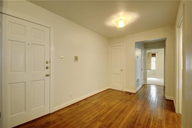 Foto del edificio - 910 E 32nd St