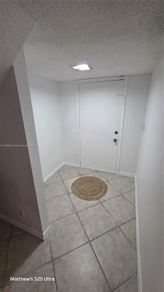 Foto del edificio - 6611 Racquet Club Dr