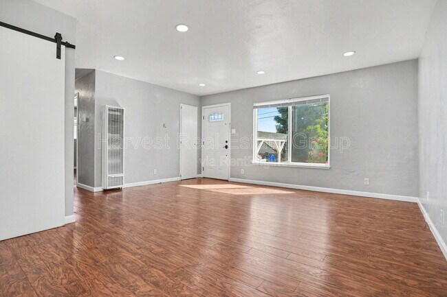 Foto del edificio - 14772 Midland Rd