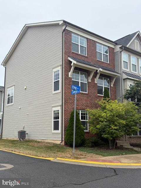 Building Photo - 43996 Etna Terrace