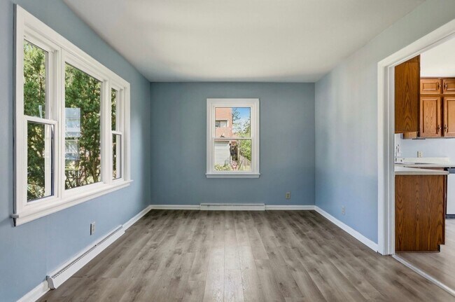 Foto del edificio - Cozy 2-Bedroom Home with Bonus Room & Fenced Yard!