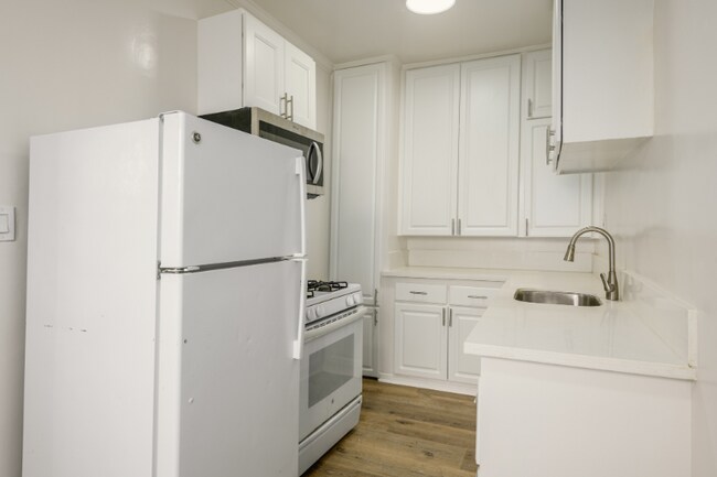 Foto del edificio - 1317 N Bronson Ave