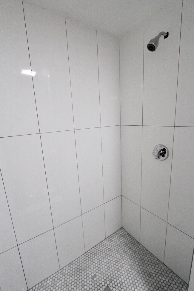 Building Photo - 94 E Cottage St